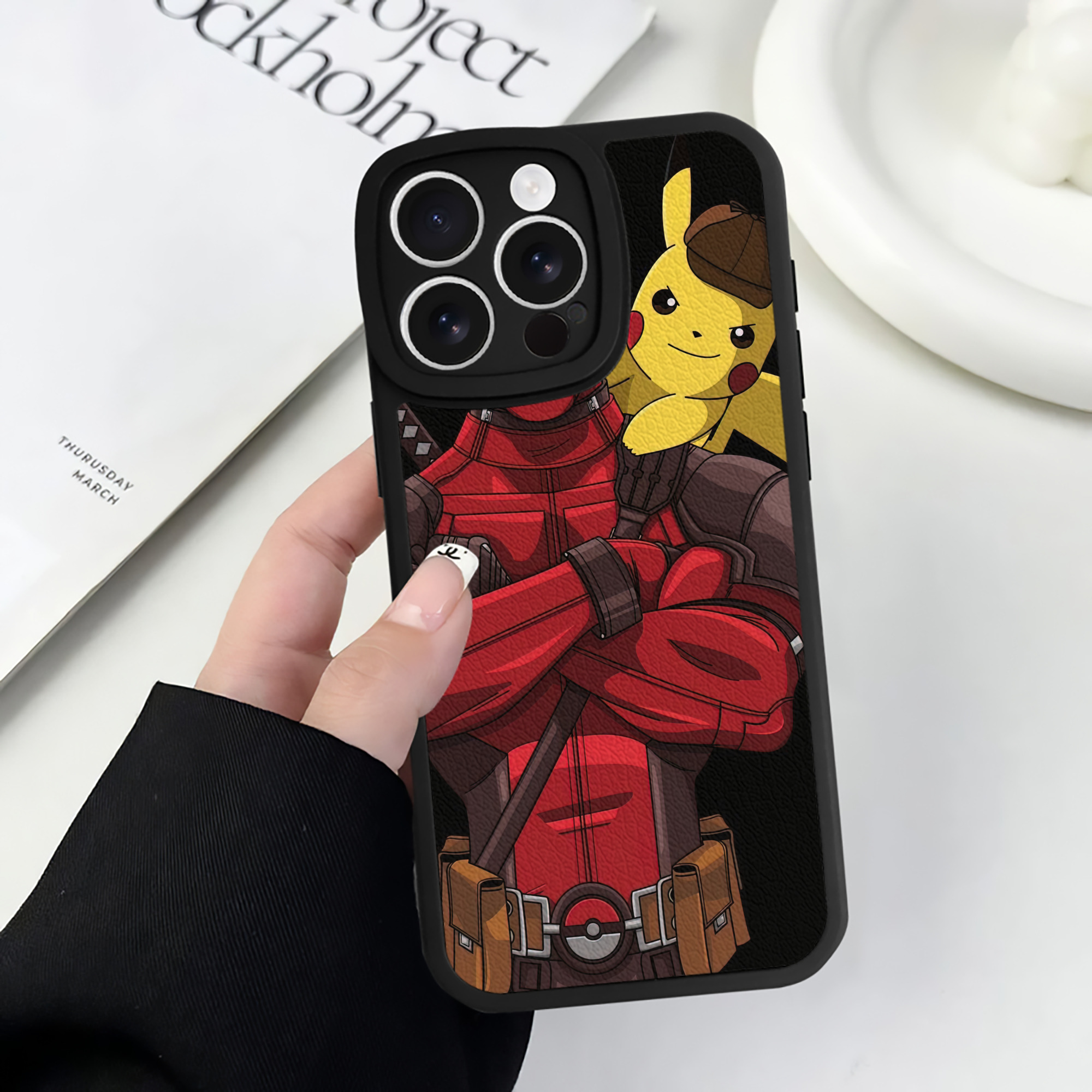 （画像用） Deadpool デッドプール 【iPhone 16シリーズ対応】シリコンスマホケース（レザー調） 材質：シリコン